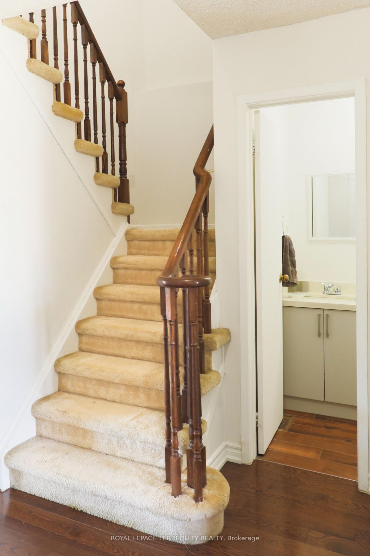 104 Gates Crescent • Ajax, ON photo 5
