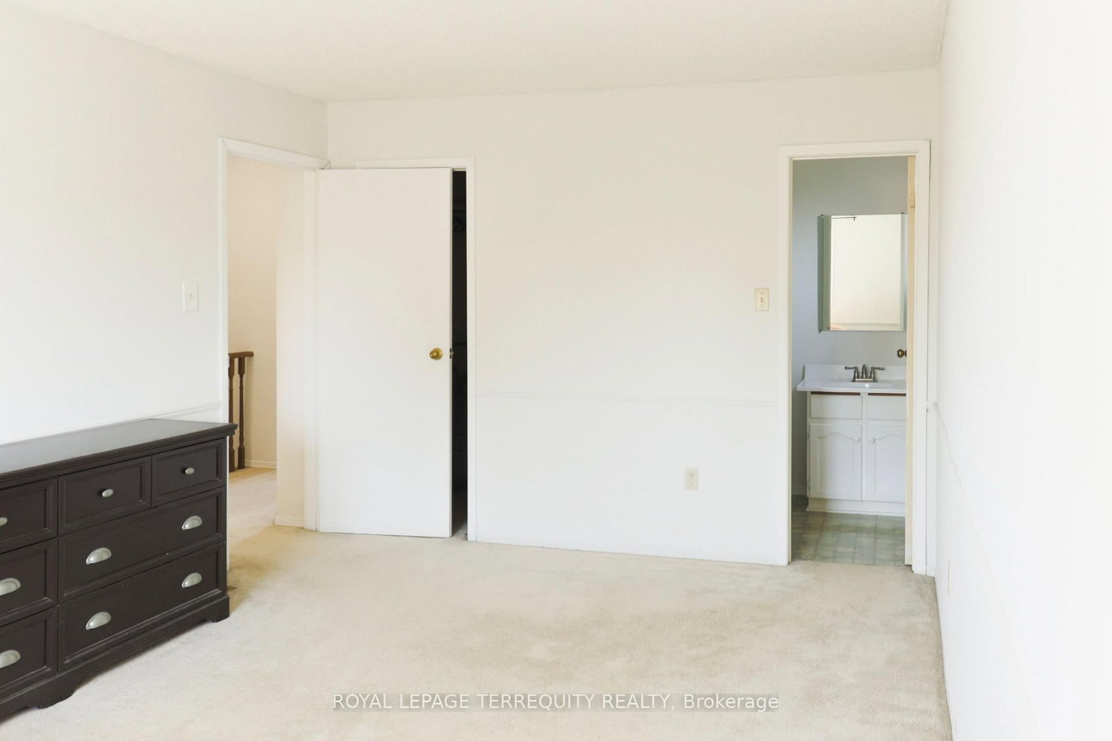 104 Gates Crescent • Ajax, ON photo 9