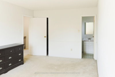 104 Gates Crescent • Ajax, ON photo 9