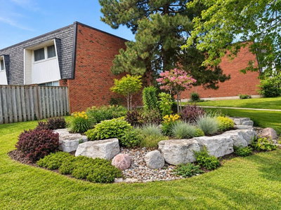 112 Deacon Lane • Ajax, ON photo 2