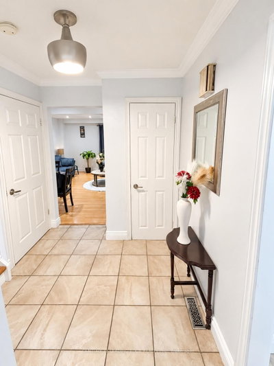 112 Deacon Lane • Ajax, ON photo 3