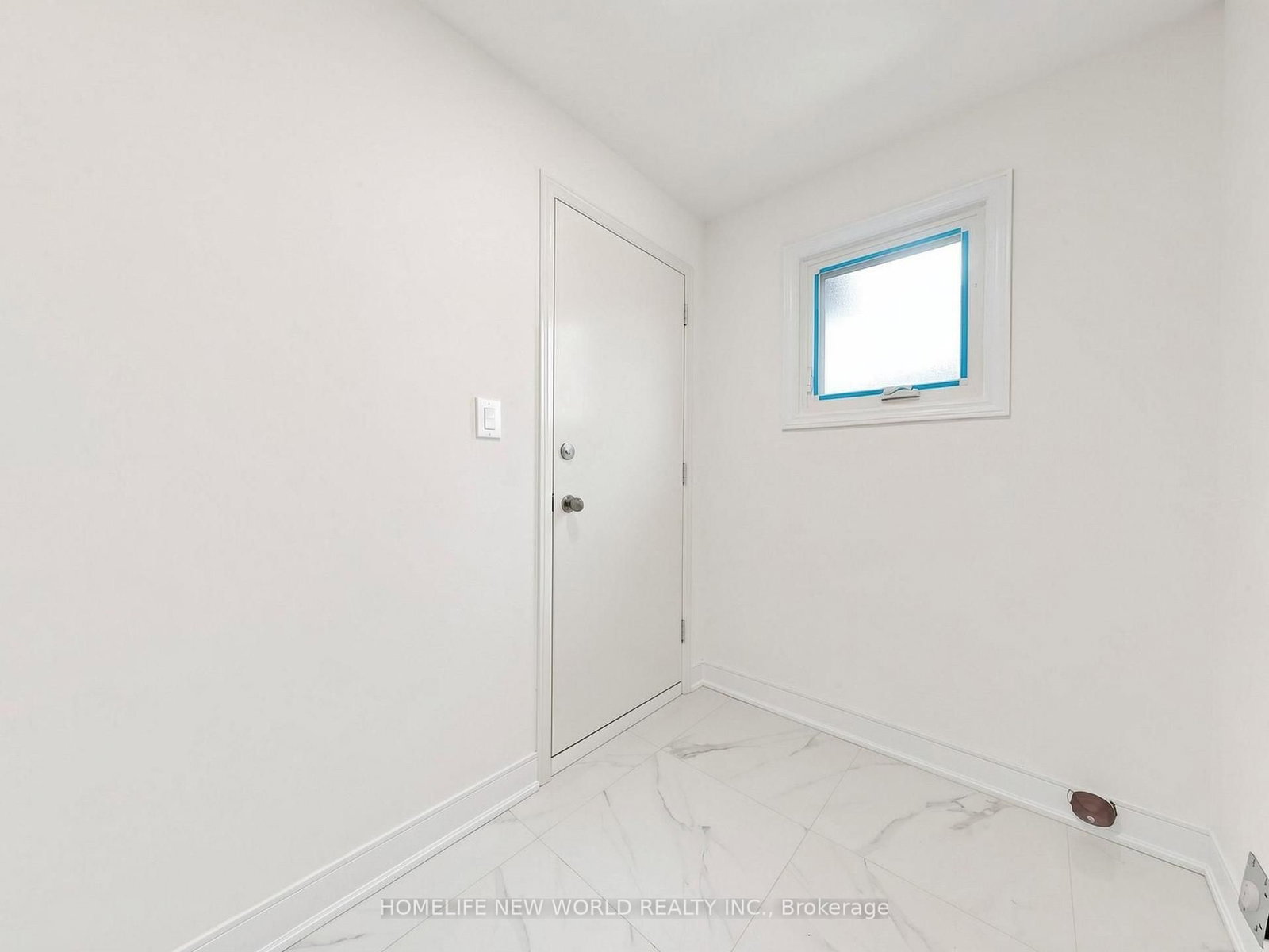 21 Lovekin Grove • Toronto, ON photo 10