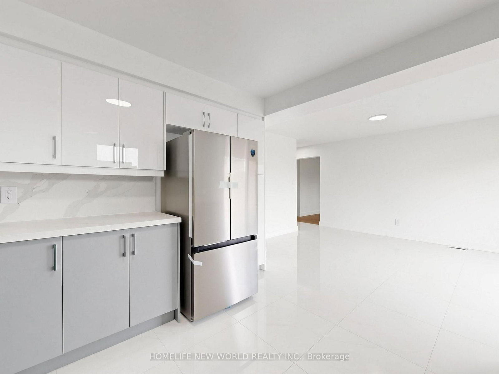 21 Lovekin Grove • Toronto, ON photo 16