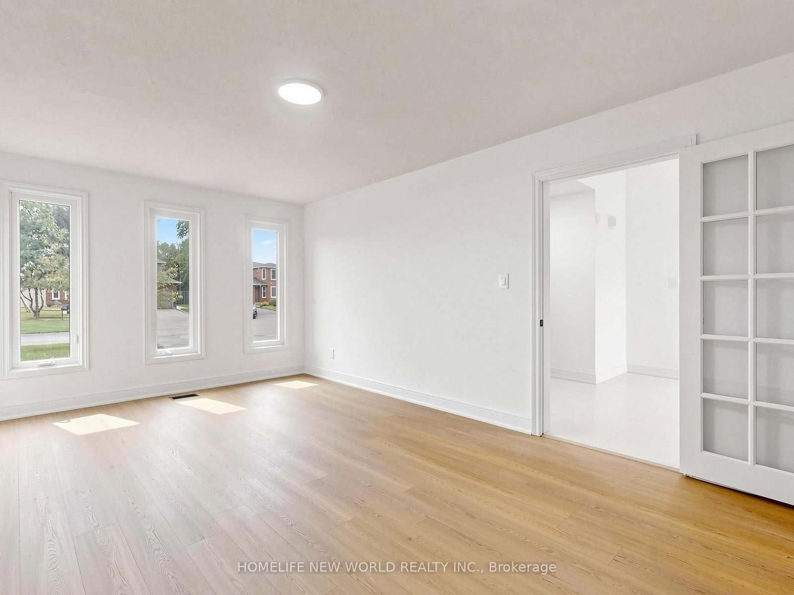 21 Lovekin Grove • Toronto, ON photo 8