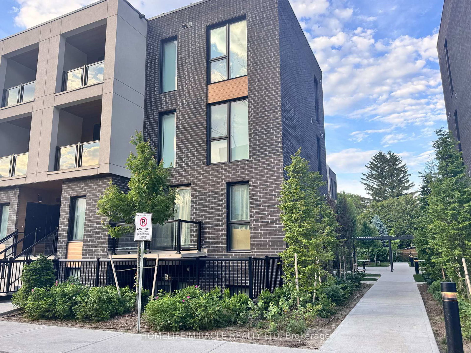4-176 Clonmore Dr, Toronto, view 2