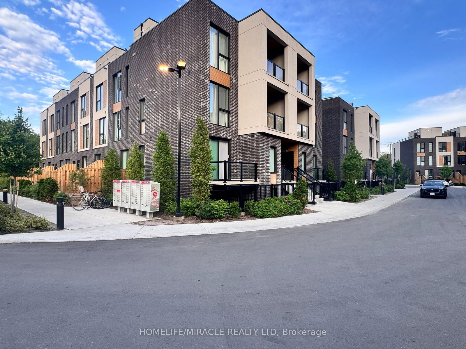 4-176 Clonmore Dr, Toronto, view 3