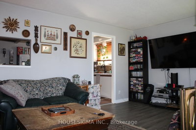 430 Harcourt Drive • Oshawa, ON photo 2