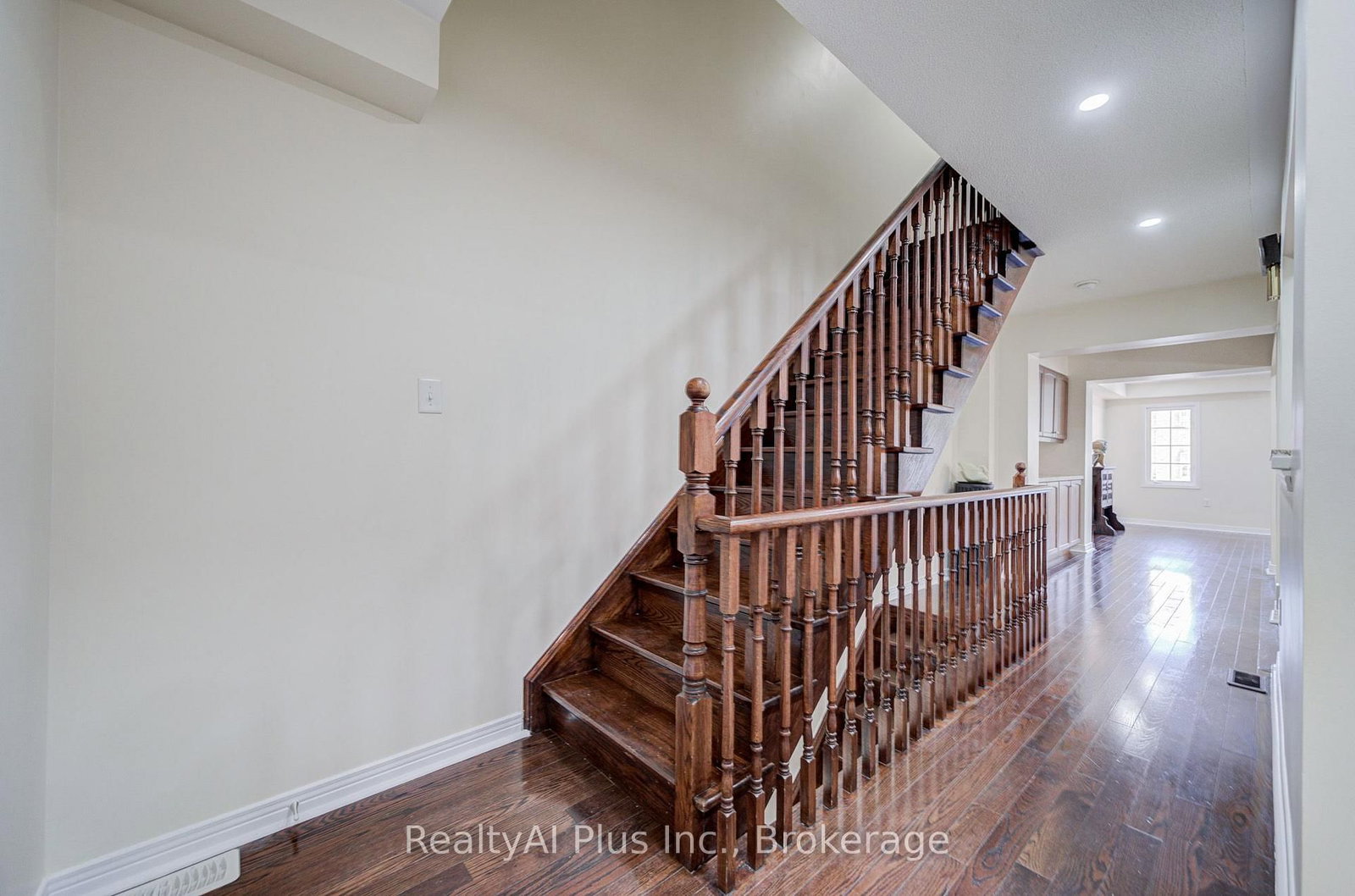 105 Pilkington Drive • Toronto, ON photo 13
