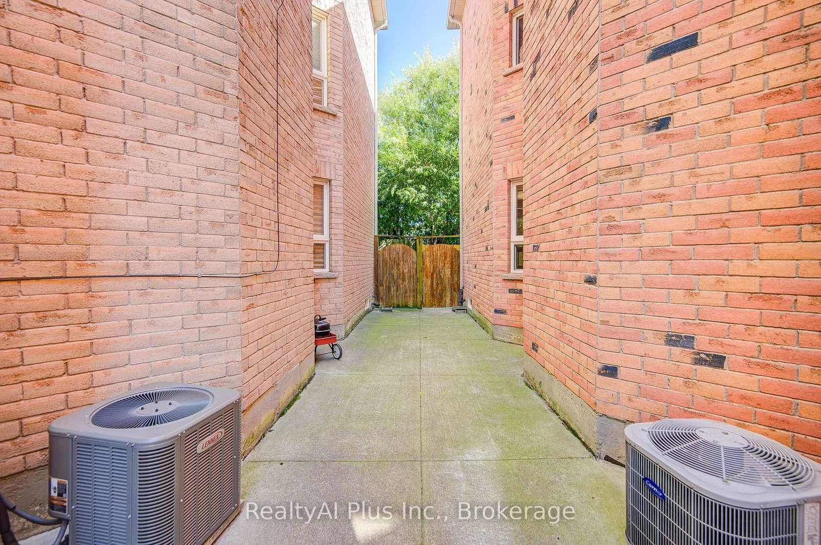 105 Pilkington Drive • Toronto, ON photo 47