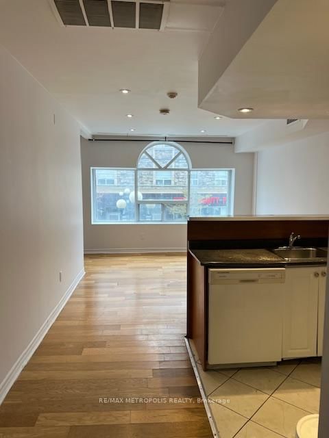 4 - 1431 & 1433 Gerrard Street E