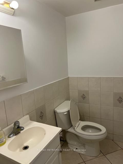 4 - 1431 & 1433 Gerrard Street E