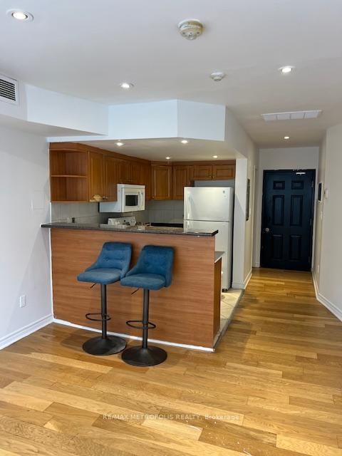 4 - 1431 & 1433 Gerrard Street E