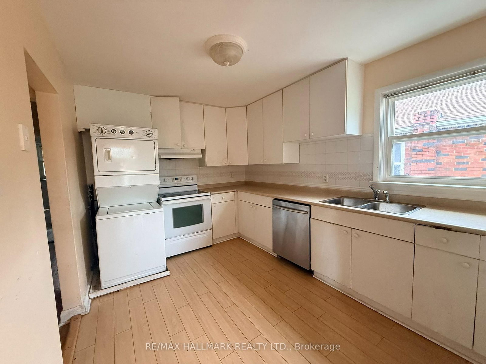 14 Lombardy Crescent • Toronto, ON photo 4