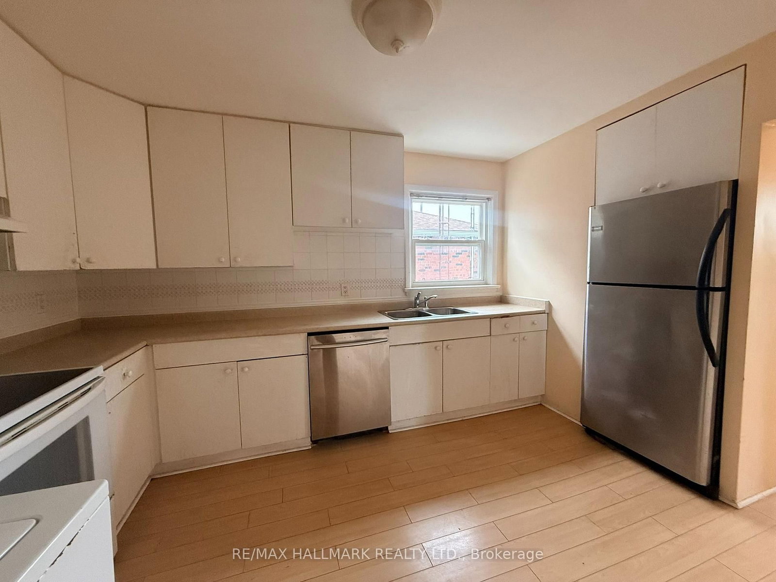 14 Lombardy Crescent • Toronto, ON photo 5