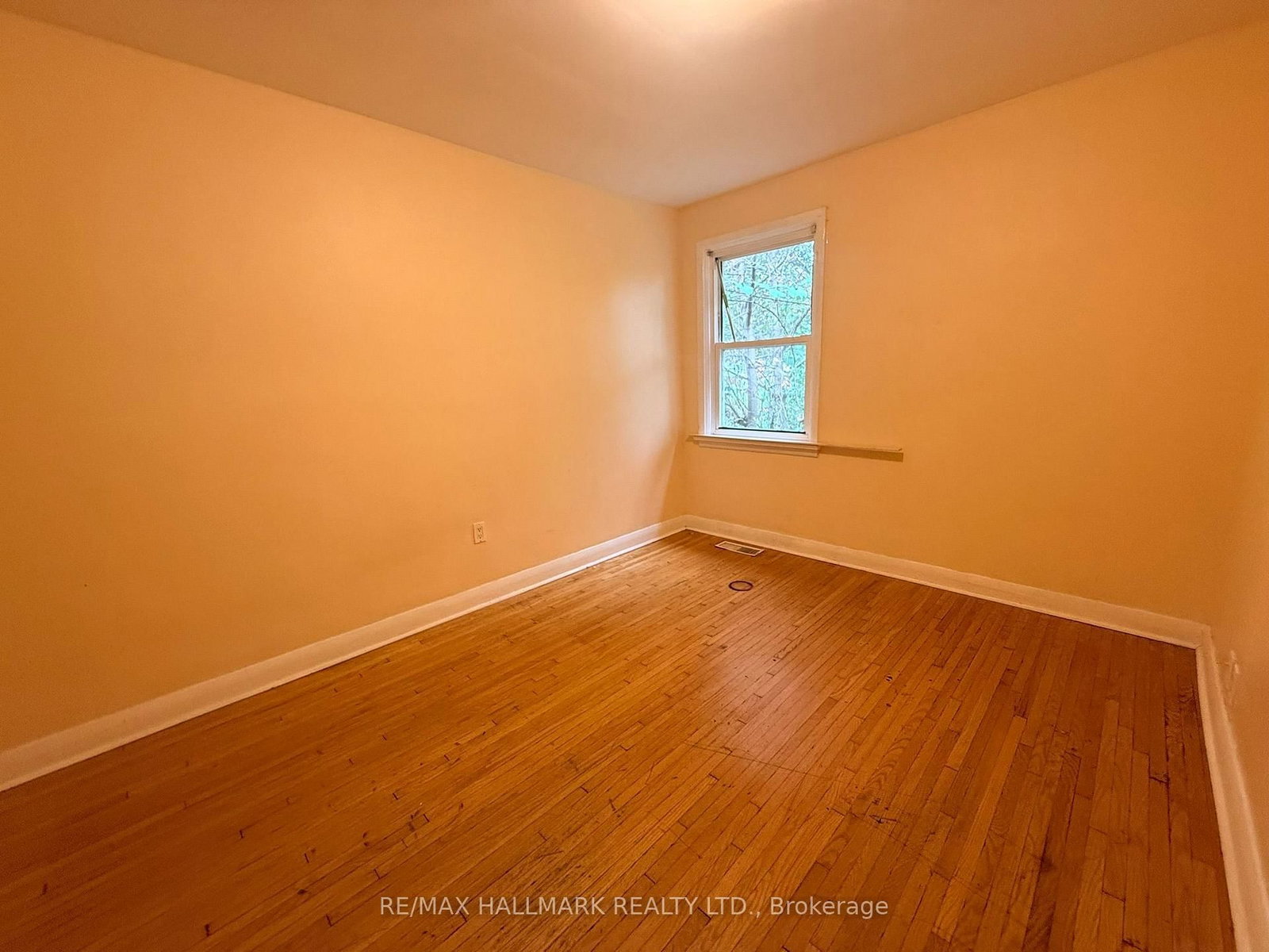 14 Lombardy Crescent • Toronto, ON photo 6