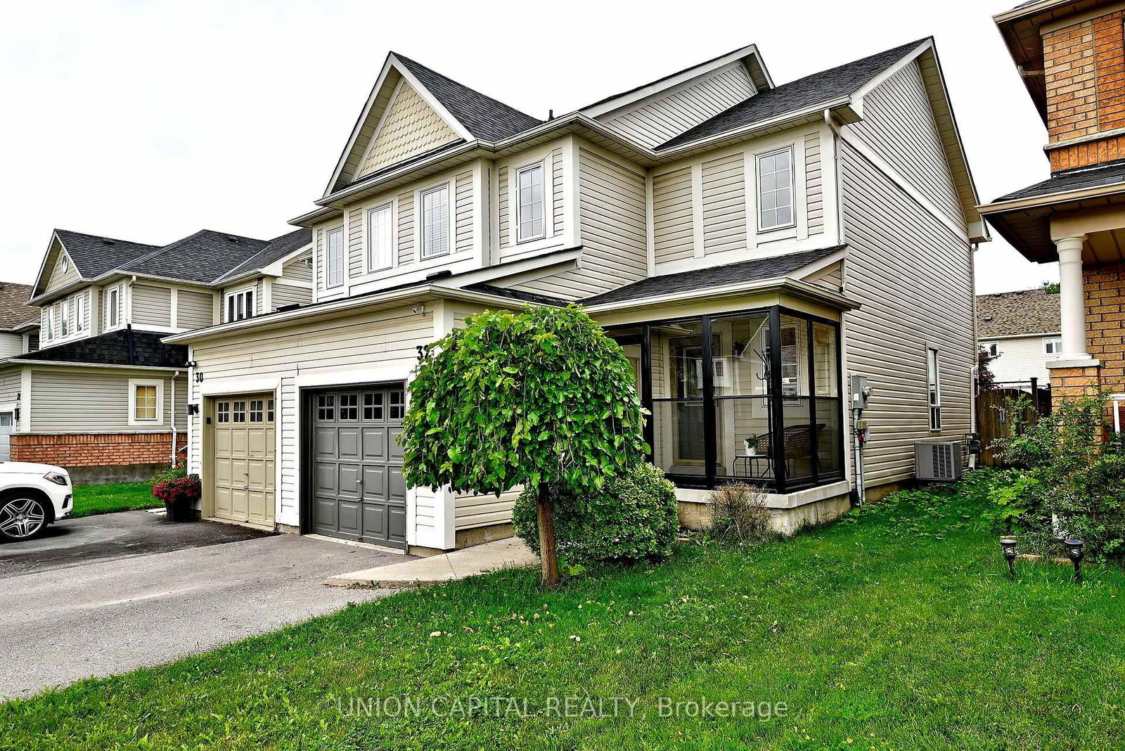 32 Regatta Crescent • Whitby, ON photo 2