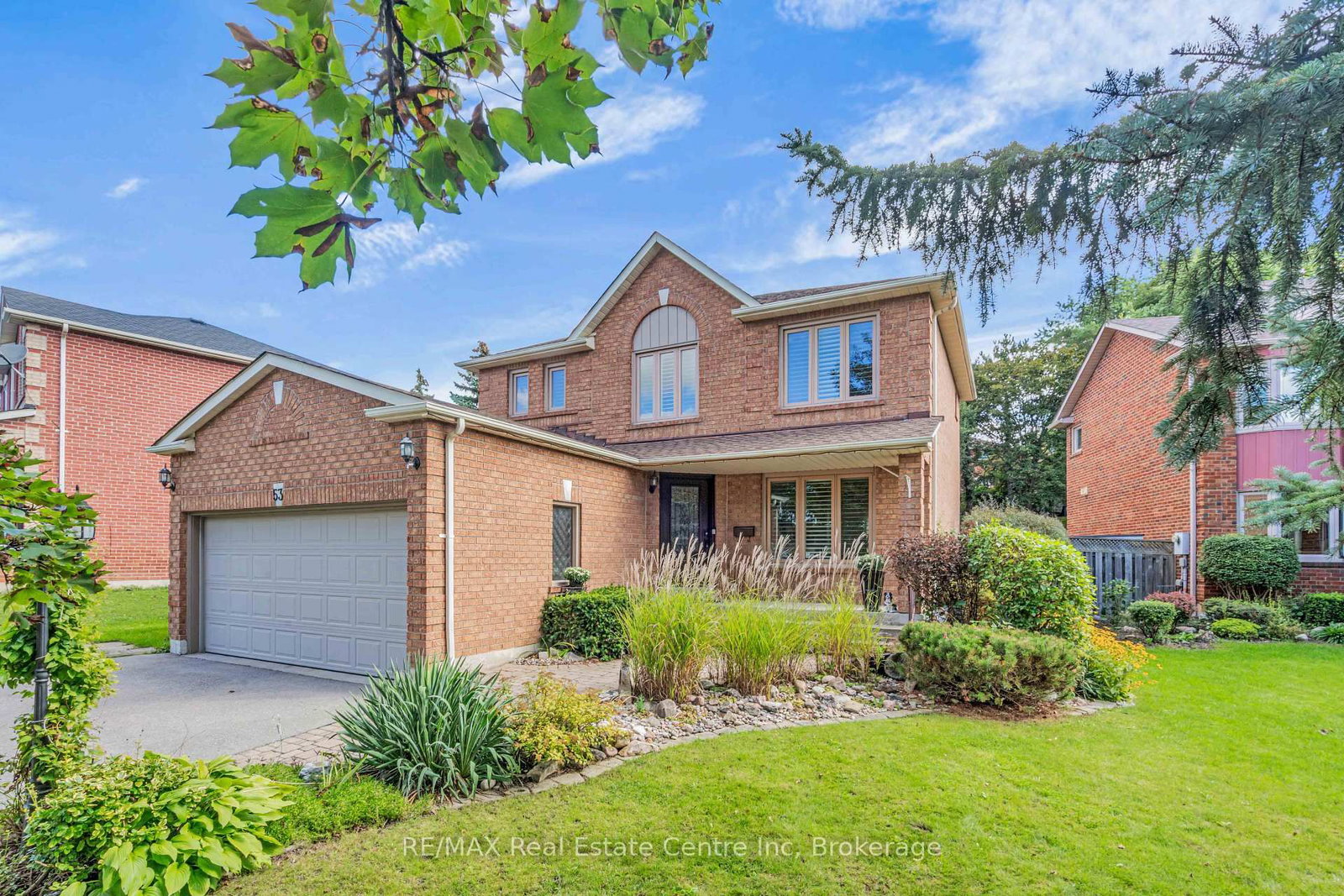 53 Meekings Drive • Ajax, ON photo 2