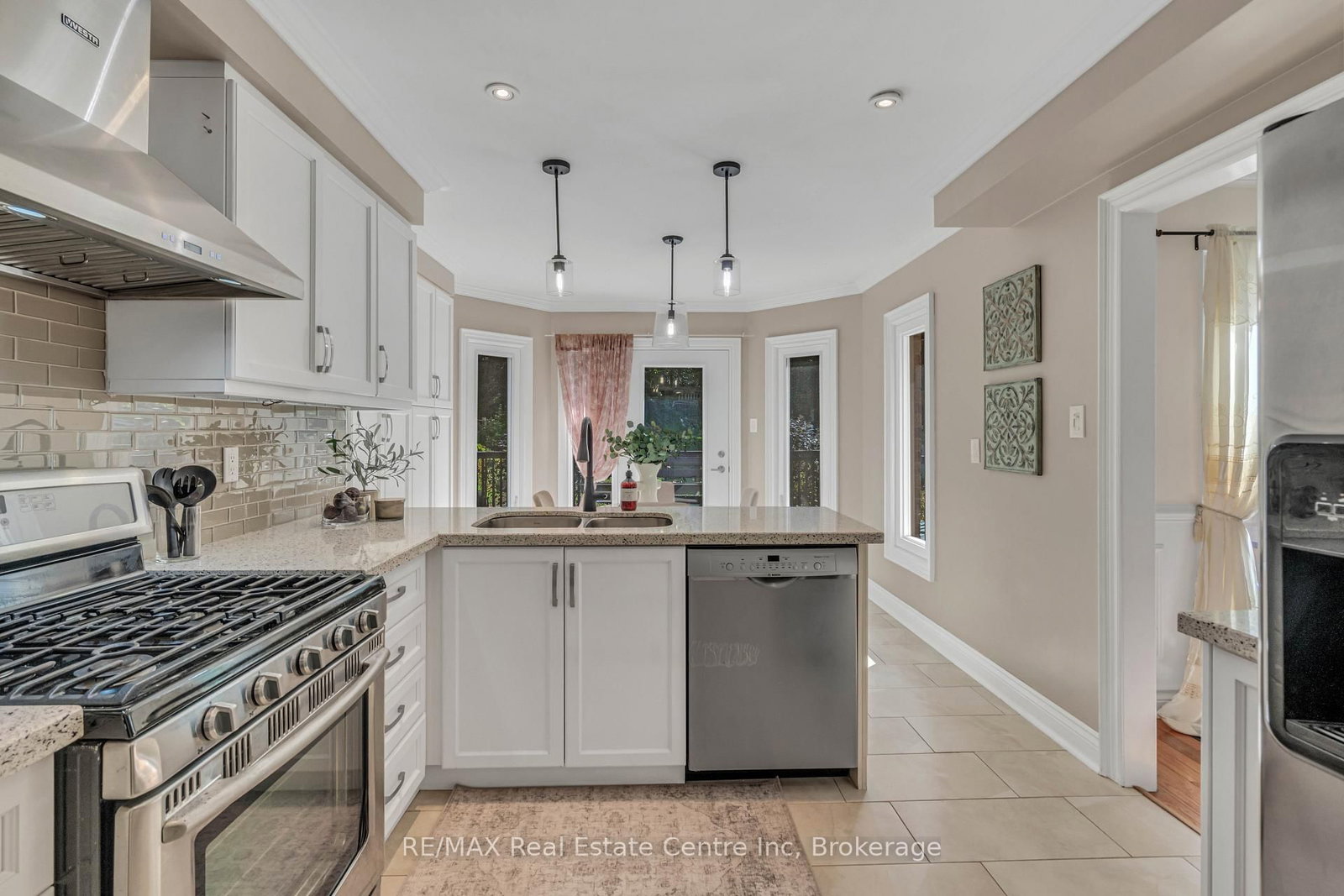 53 Meekings Drive • Ajax, ON photo 3