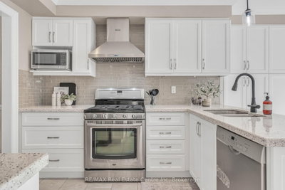 53 Meekings Drive • Ajax, ON photo 4