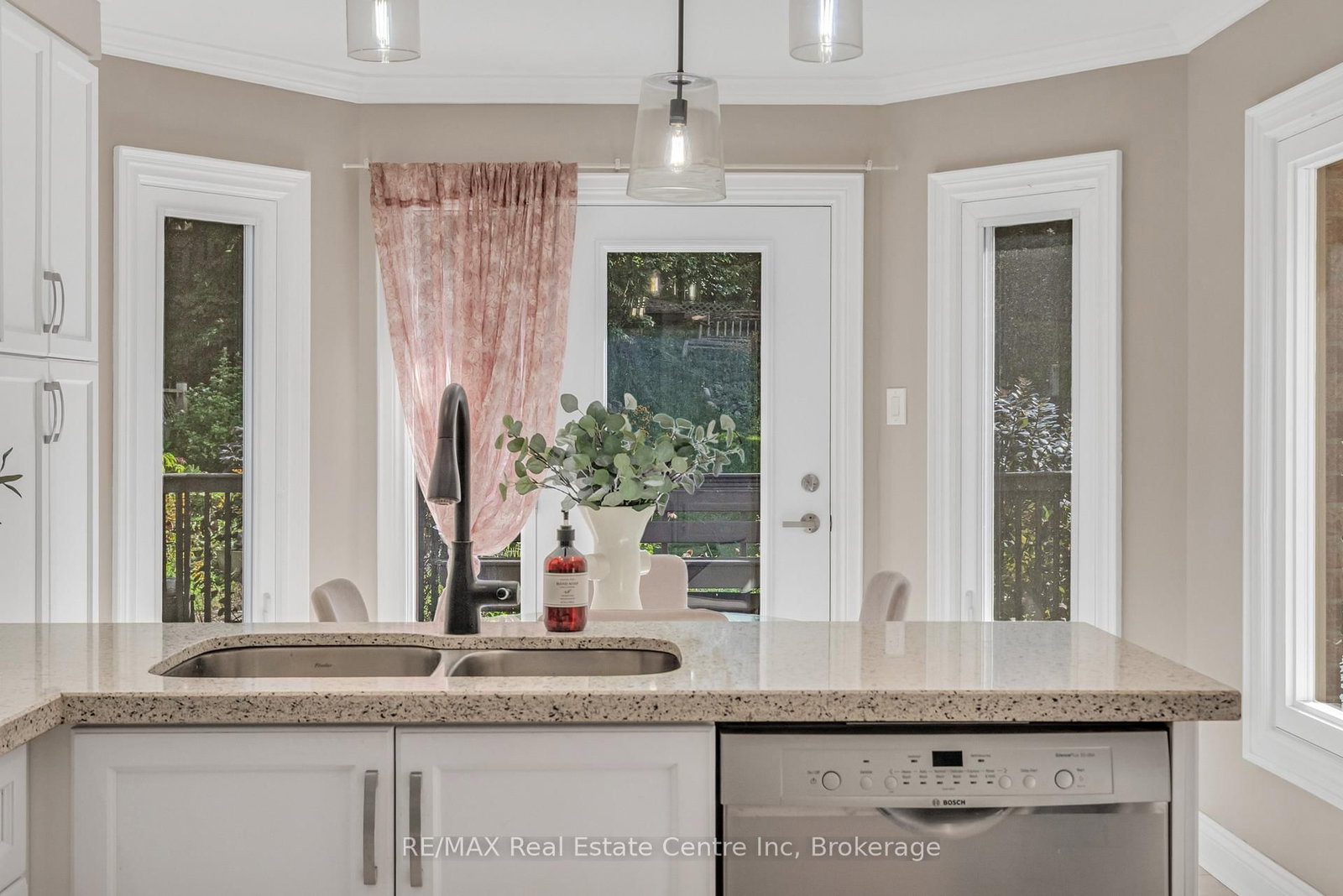 53 Meekings Drive • Ajax, ON photo 5