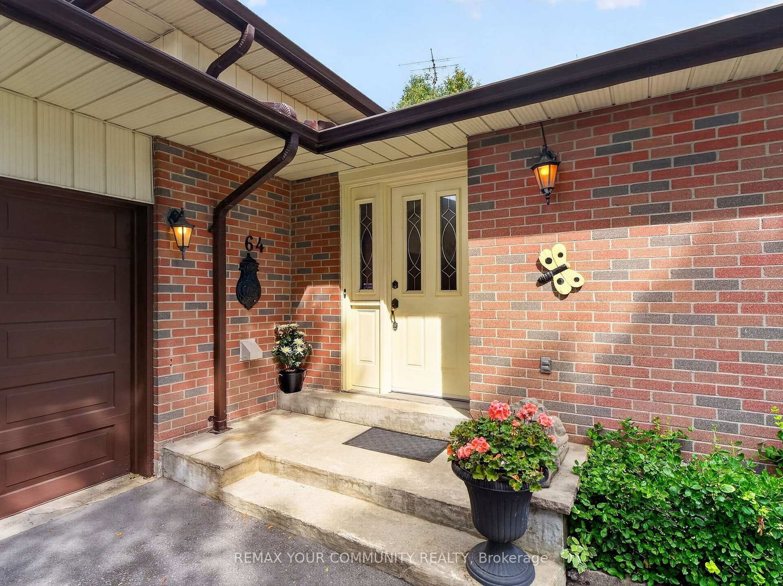 64 Kentish Crescent • Toronto, ON photo 2