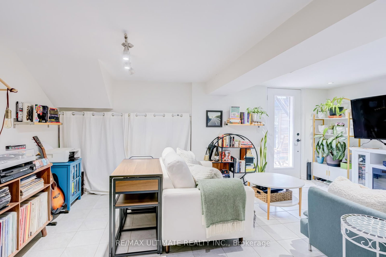 533 Kingston Road • Toronto, ON photo 17