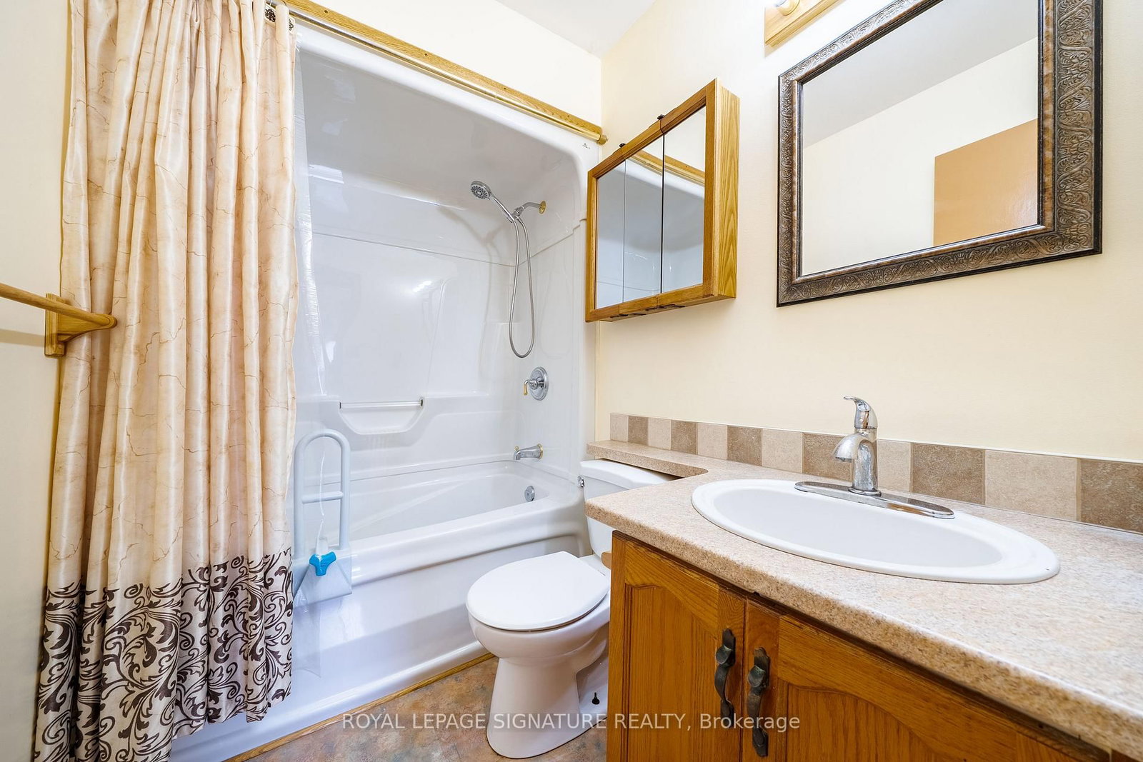 20 McFeeters Crescent • Clarington, ON photo 8