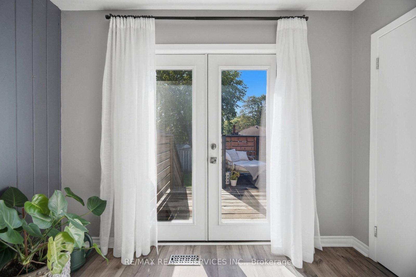 15 Shoreview Drive • Toronto, ON photo 43