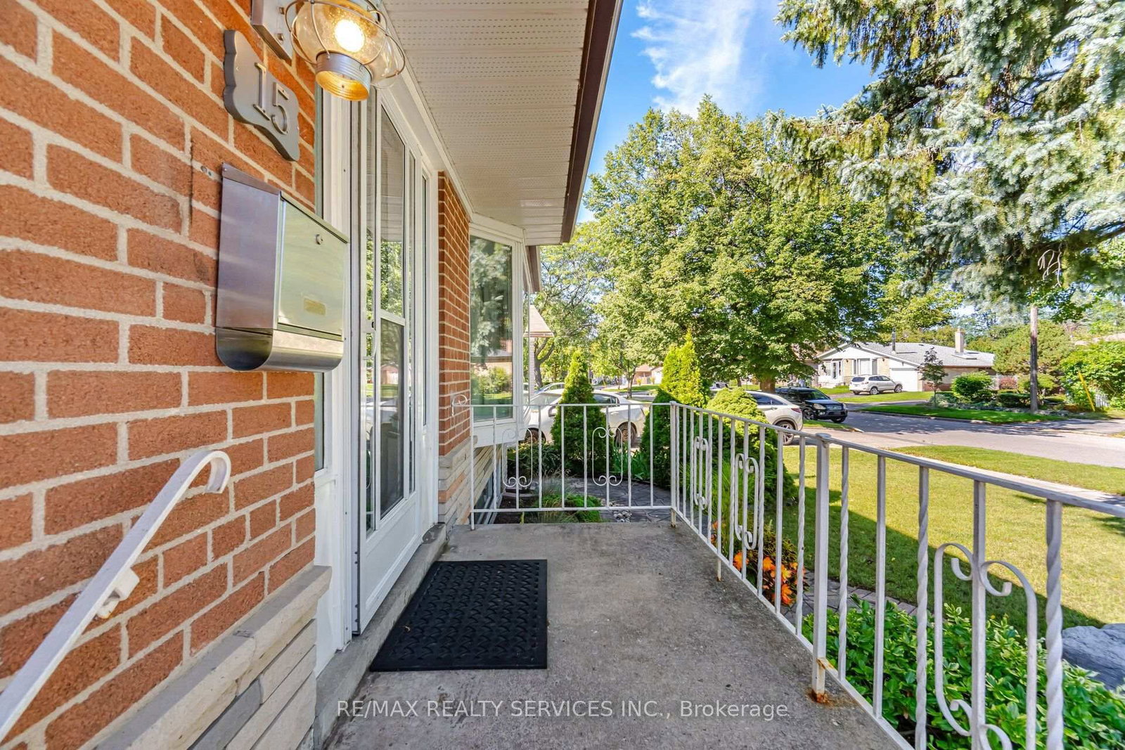 15 Shoreview Drive • Toronto, ON photo 8