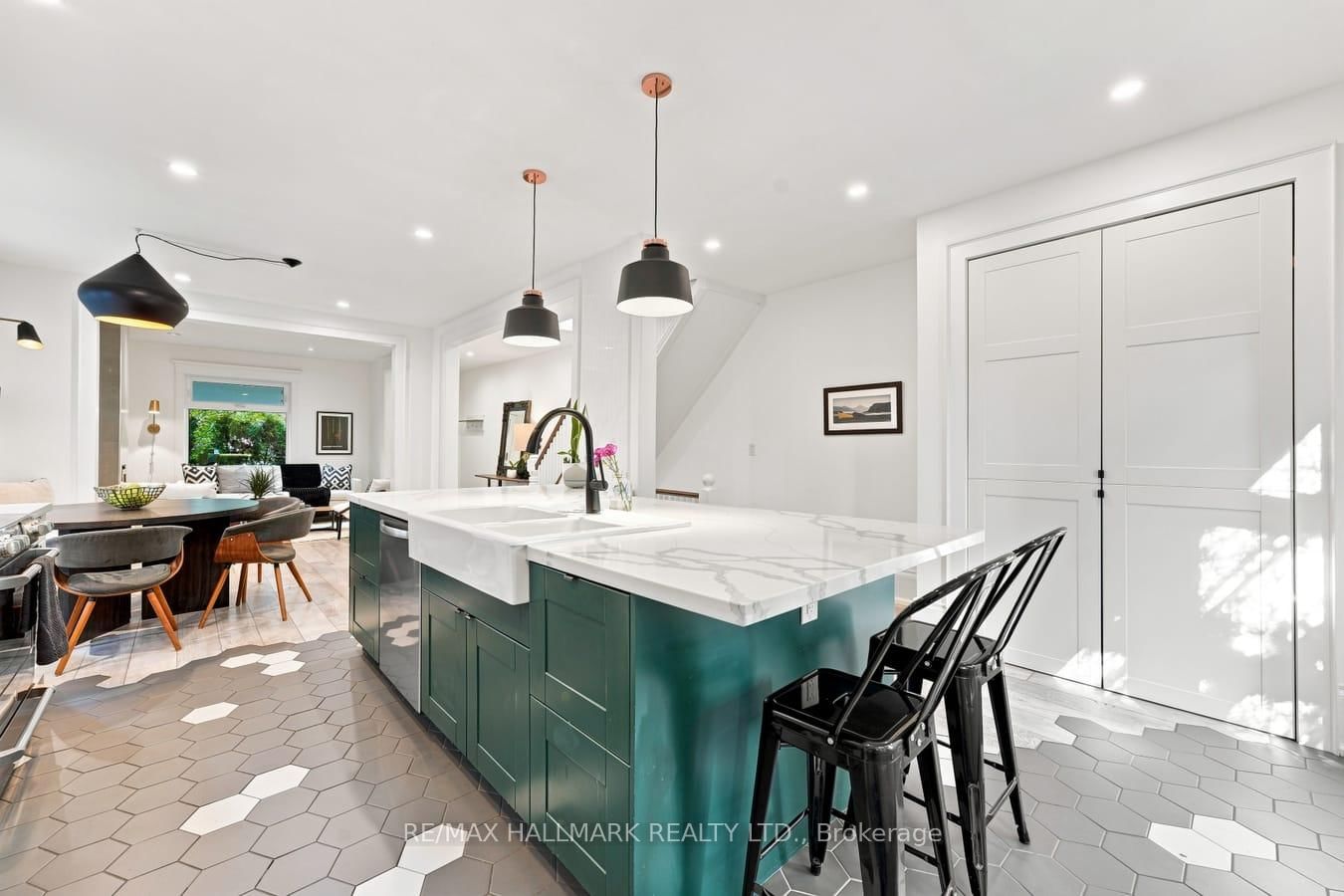 15 Redwood Avenue • Toronto, ON photo 11