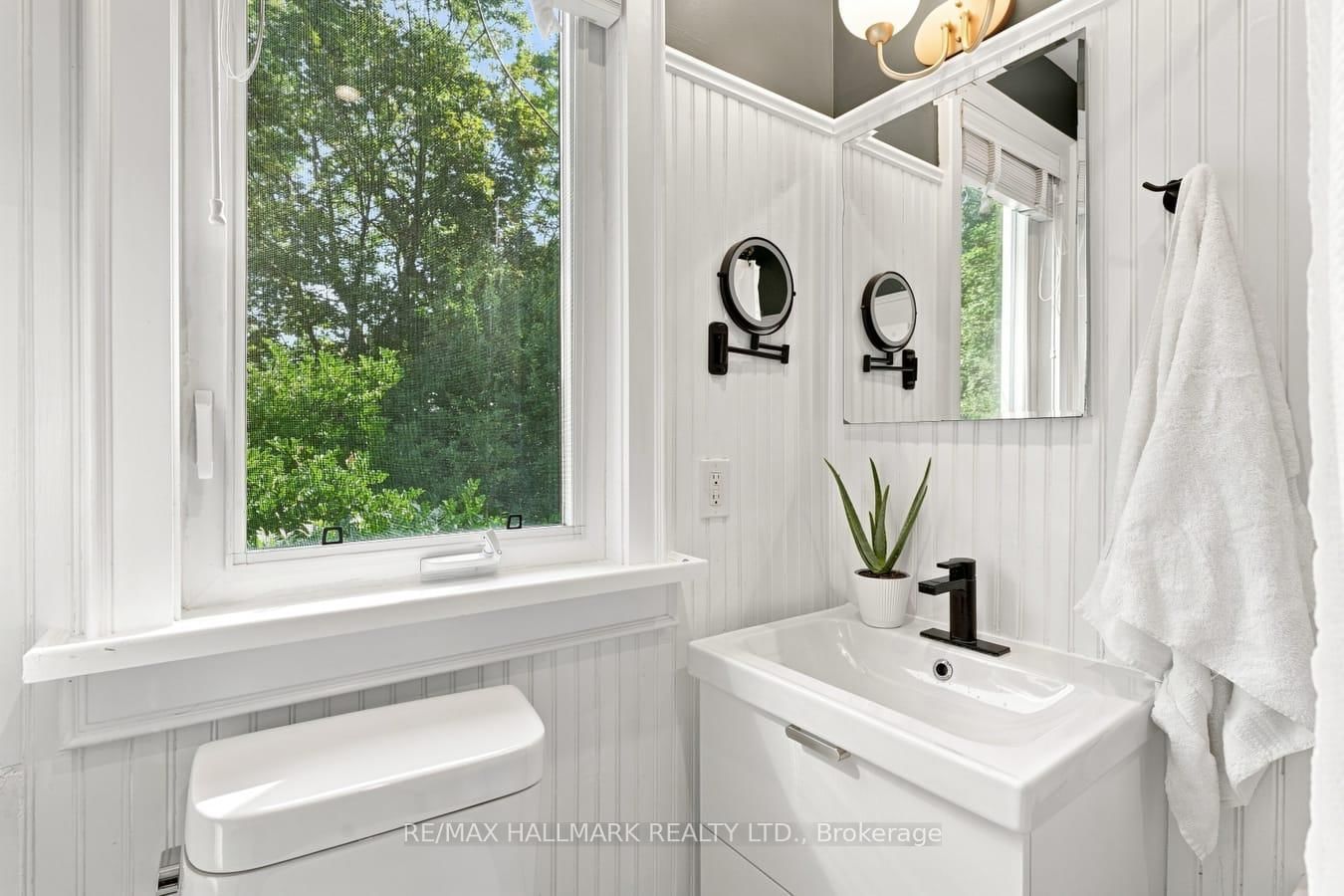 15 Redwood Avenue • Toronto, ON photo 15