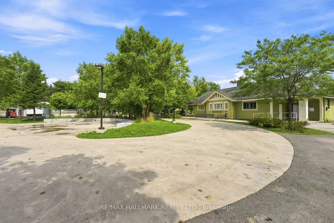 15 Redwood Avenue • Toronto, ON photo 45