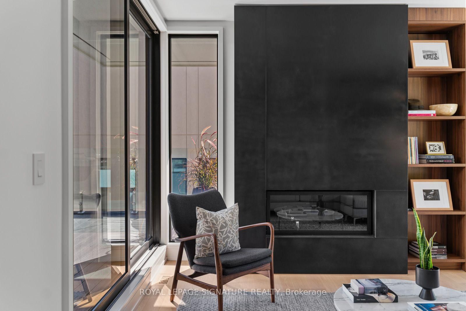 8 Fallingbrook Wood • Toronto, ON photo 12