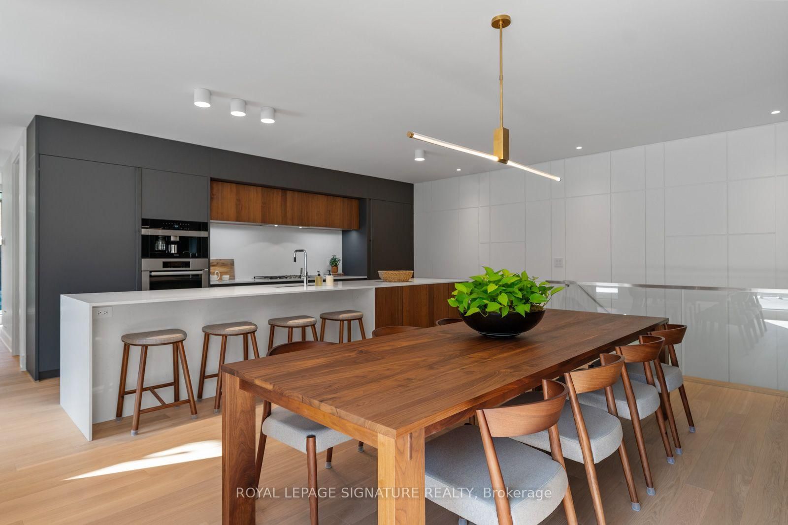 8 Fallingbrook Wood • Toronto, ON photo 13