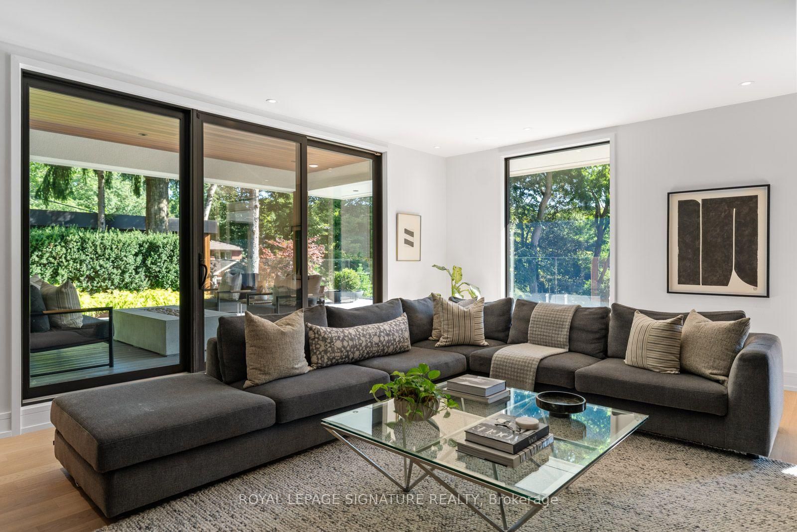 8 Fallingbrook Wood • Toronto, ON photo 20