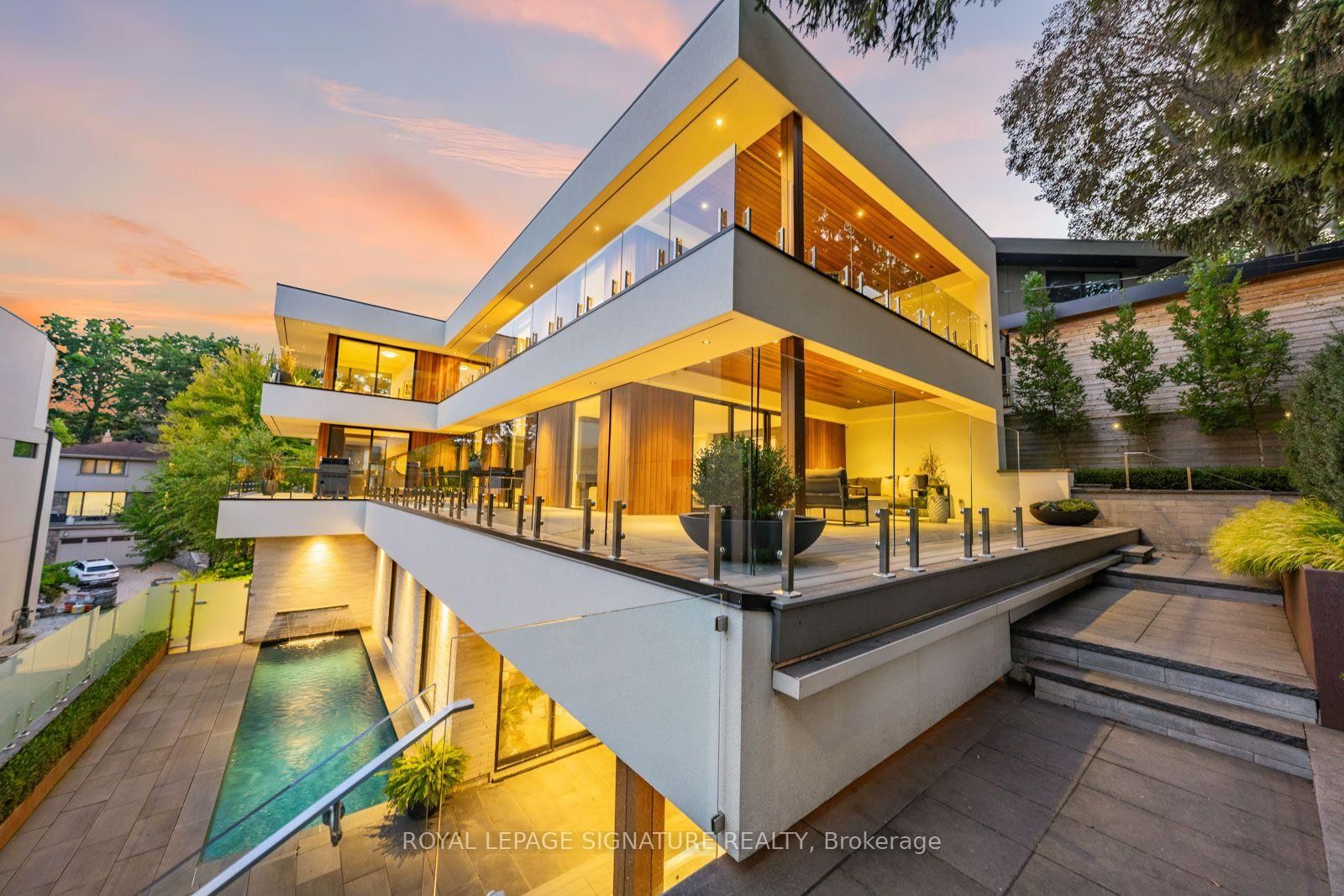 8 Fallingbrook Wood • Toronto, ON photo 5