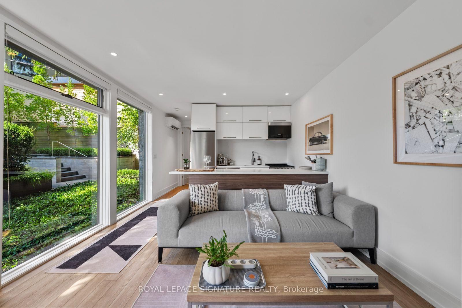 8 Fallingbrook Wood • Toronto, ON photo 44