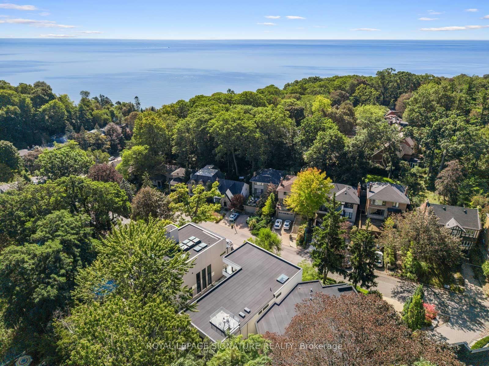 8 Fallingbrook Wood • Toronto, ON photo 50