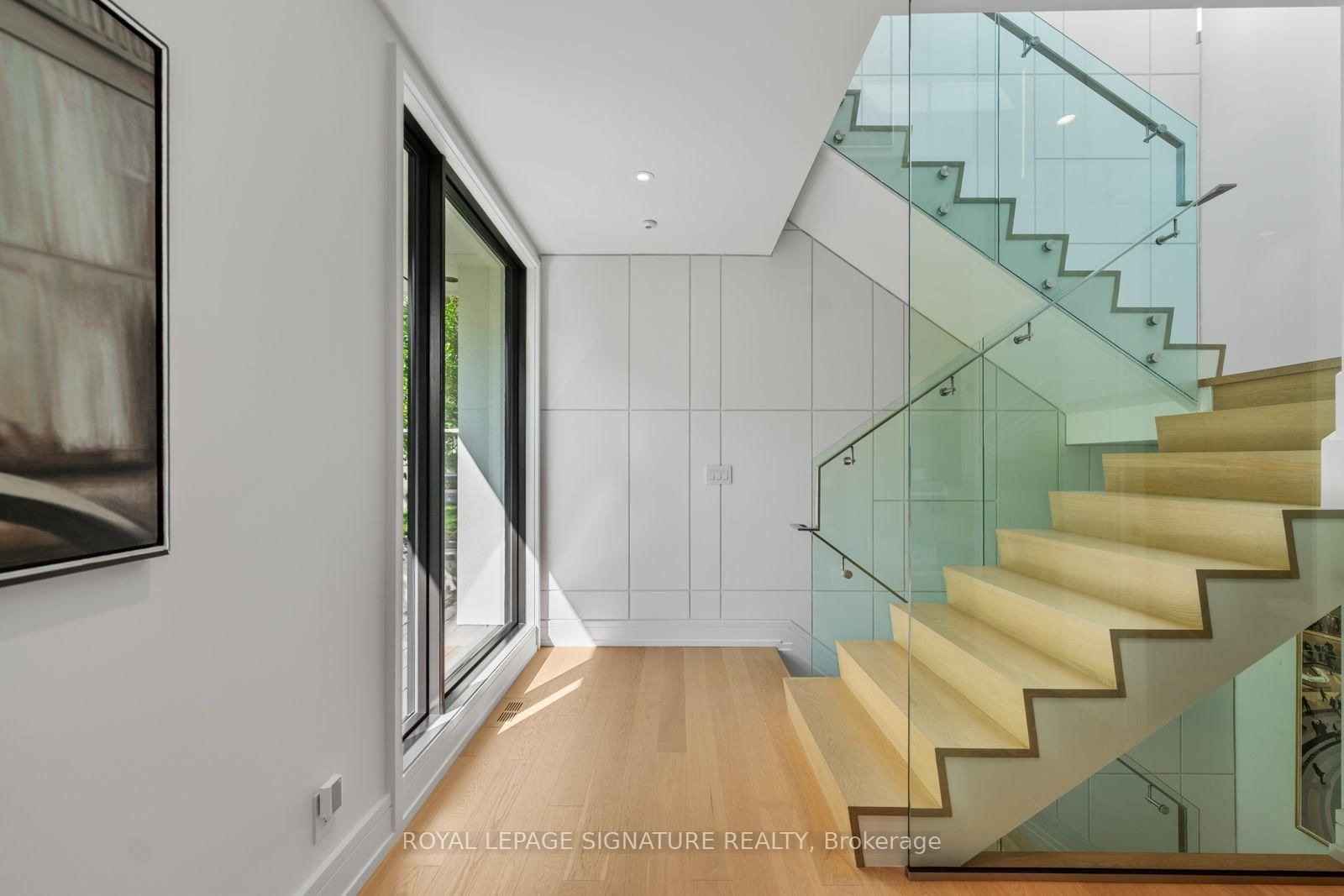 8 Fallingbrook Wood • Toronto, ON photo 9