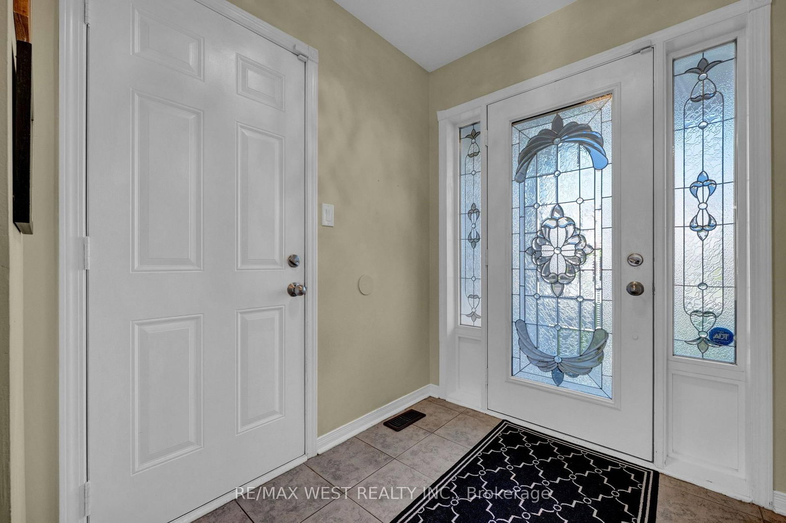 1210 Meath Drive • Oshawa, ON photo 3