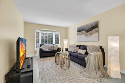 27 Bassett Boulevard • Whitby, ON photo 6