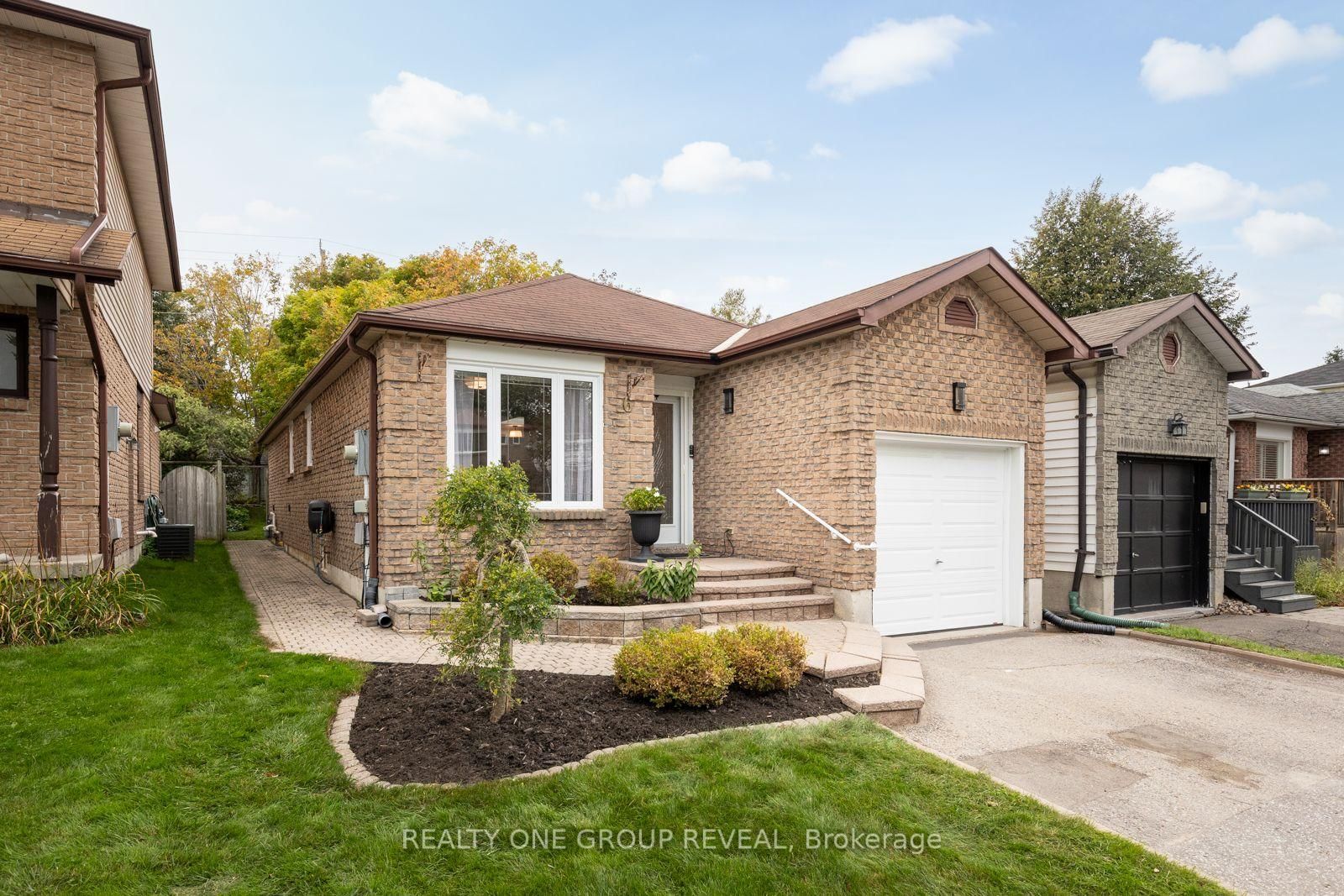6 Mcfeeters Crescent • Clarington, ON photo 2