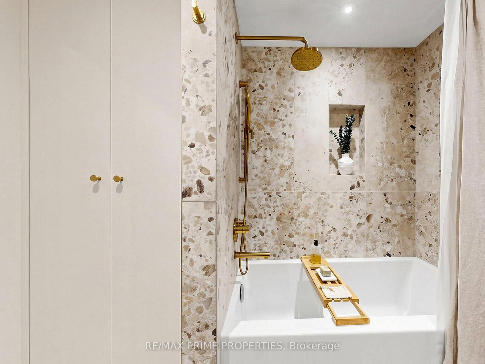 326 Carlaw Avenue • #108 • Toronto, ON photo 11