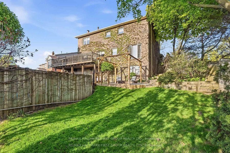 14 Ormandy Court • Whitby, ON photo 40