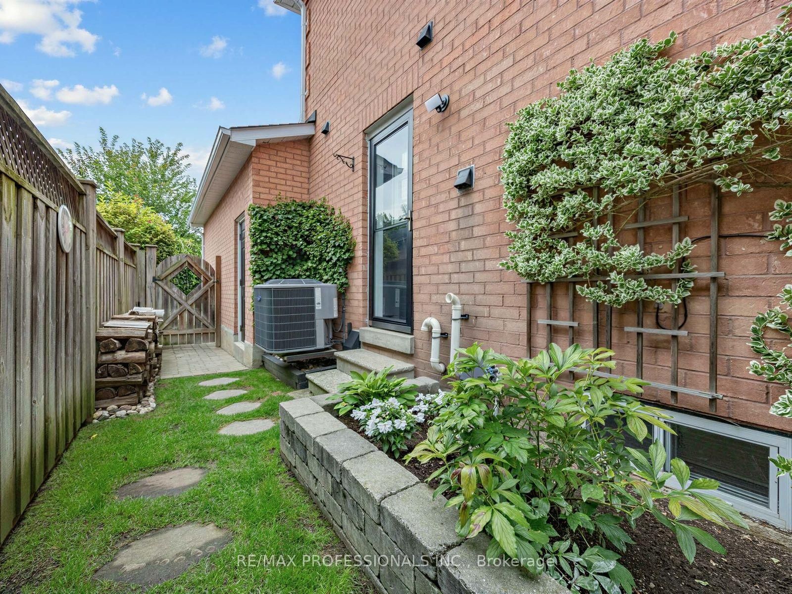 1025 Moorelands Crescent • Pickering, ON photo 33