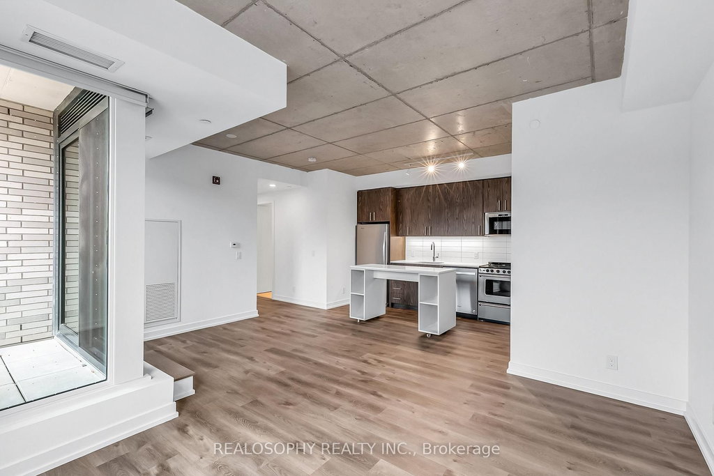 403 - 115 Larchmount Avenue 2