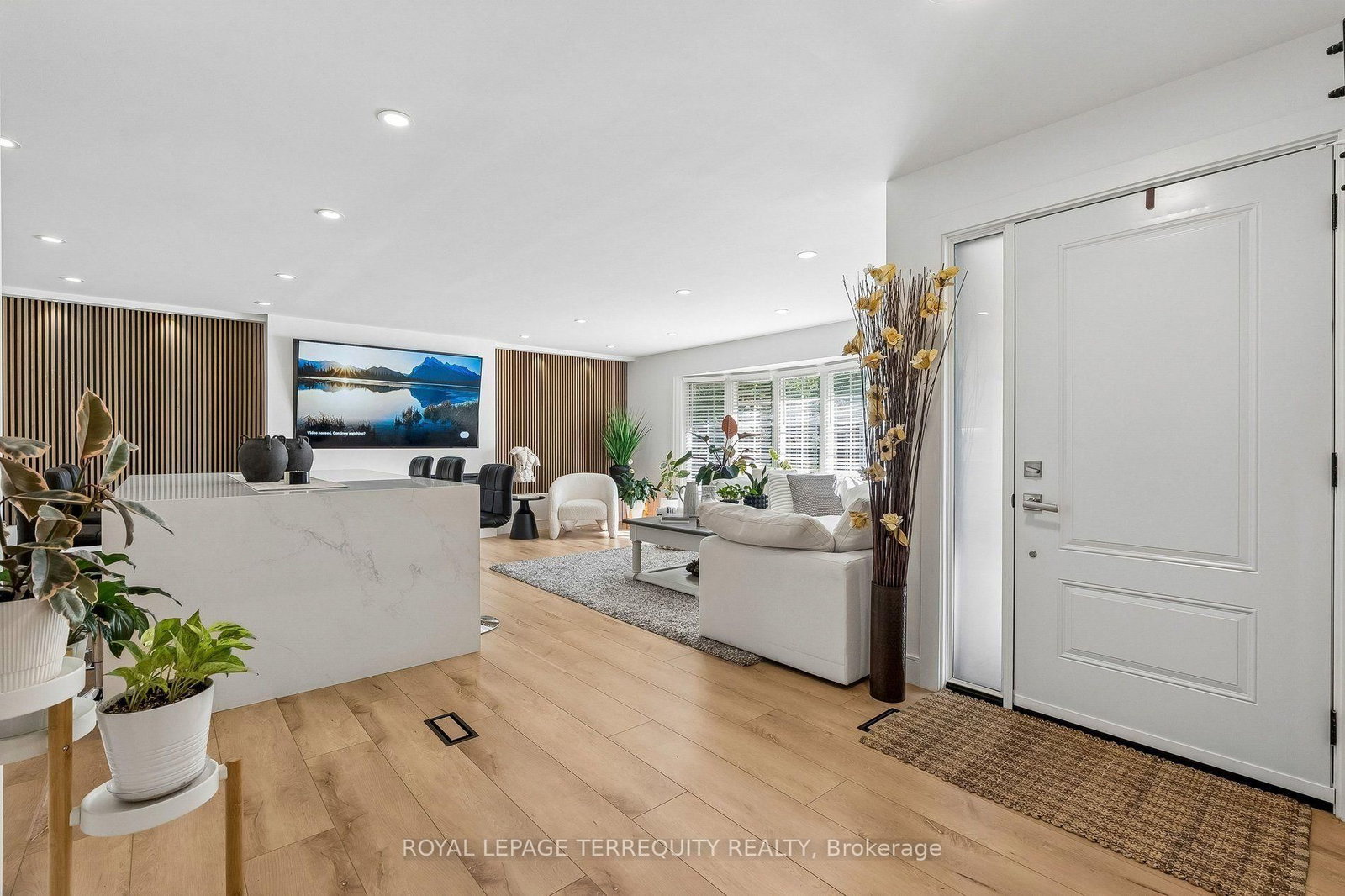 2 Richbourne Court • Toronto, ON photo 5