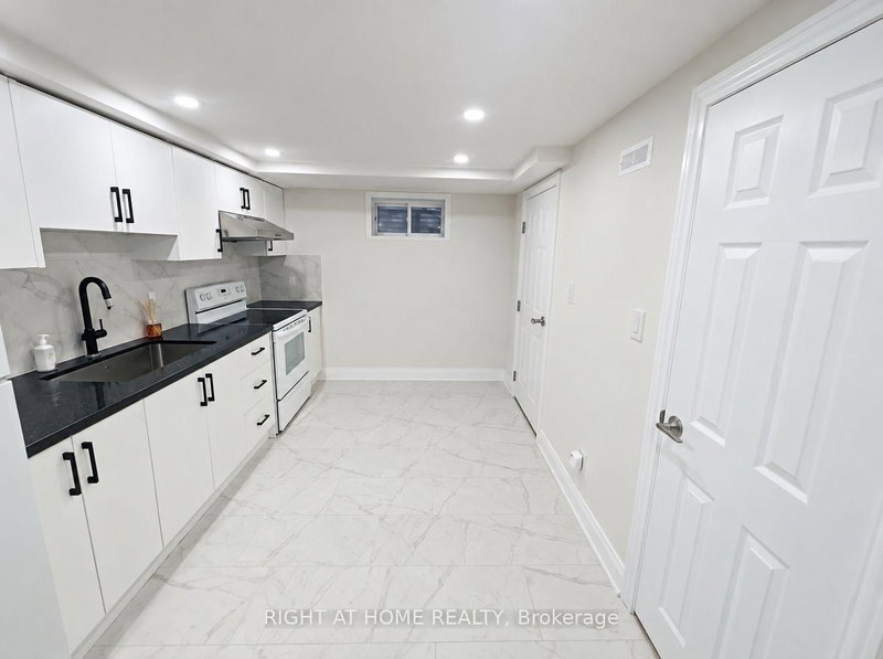 LOWER - 59 Marblemount Crescent