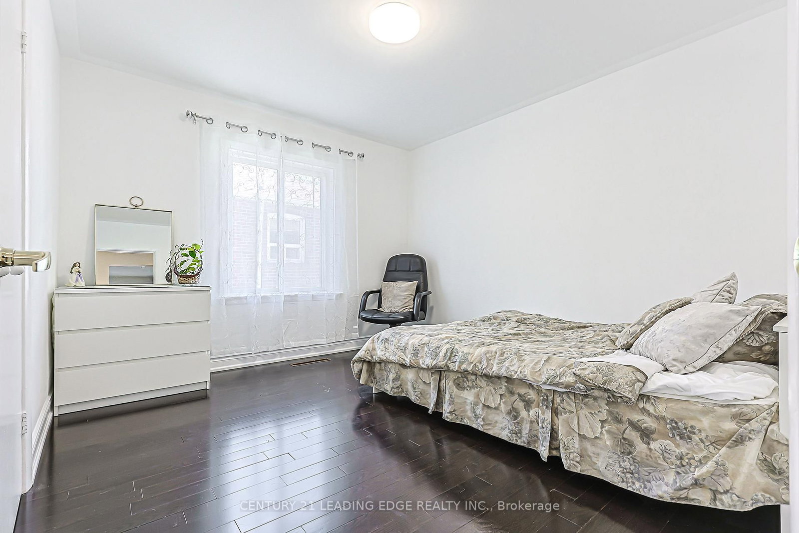 246 ELLINGTON Drive • Toronto, ON photo 14