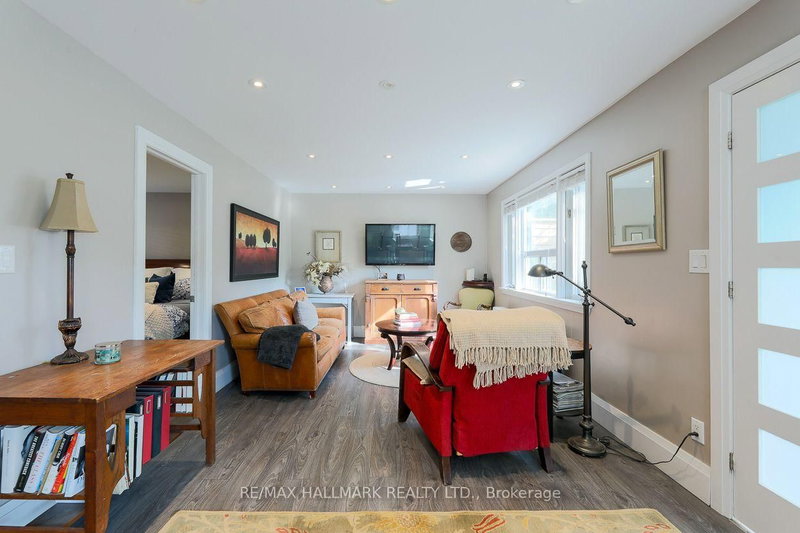 110 Lakeside Ave photo 5